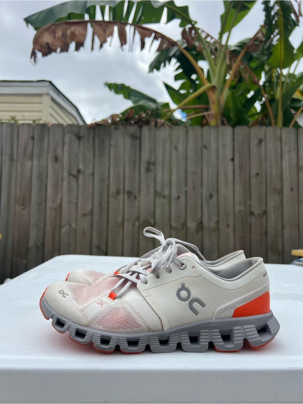 Women’s On Running Cloudrunning Sneakers in Light Gray and Coral size 8.5